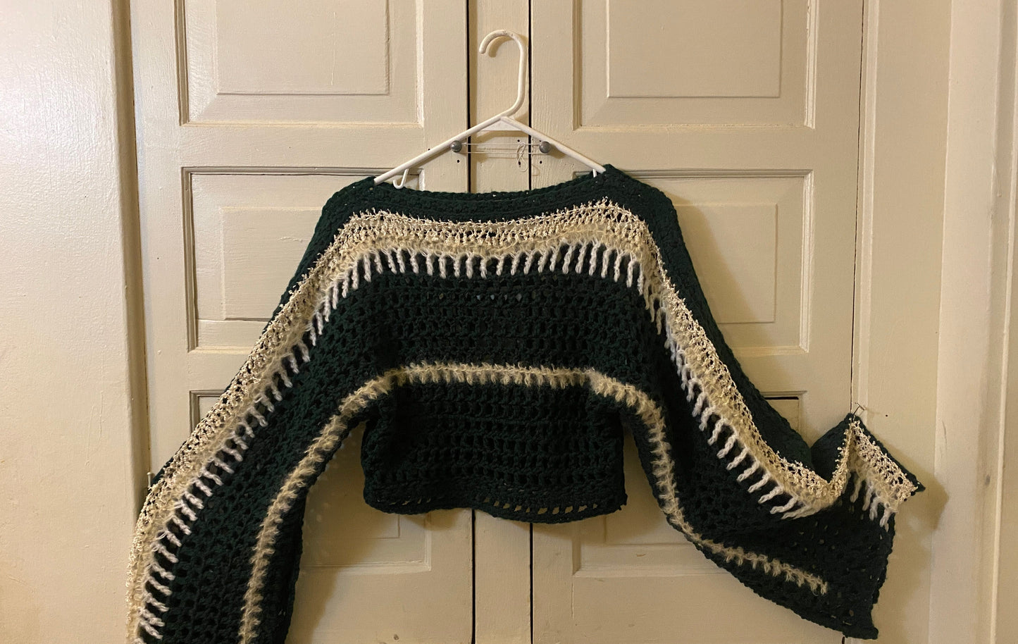 Crop top - green & white - long sleeve